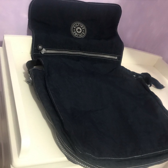 Vintage Kipling Messenger Bag in Navy - Picture 4 of 6